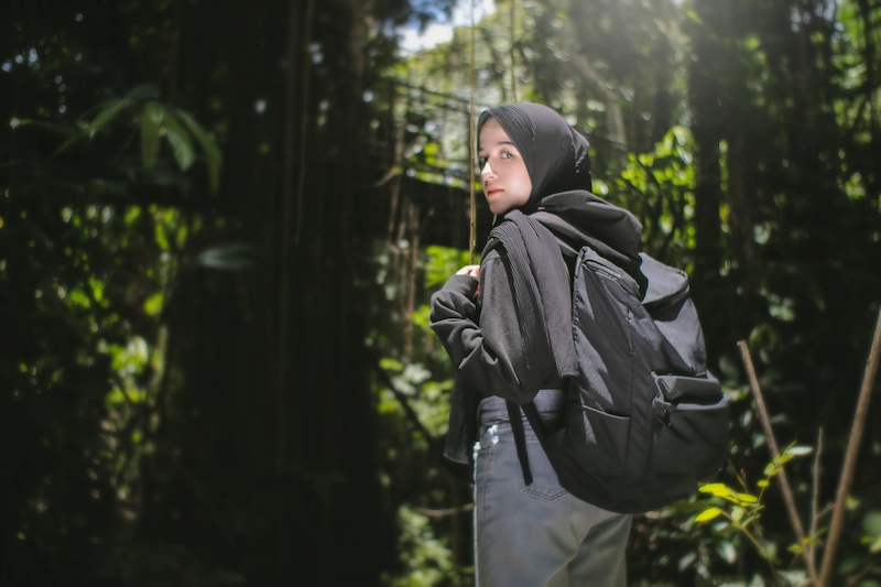 6 Ide Outfit Naik Gunung Hijab Agar Kamu Tetap Stylish