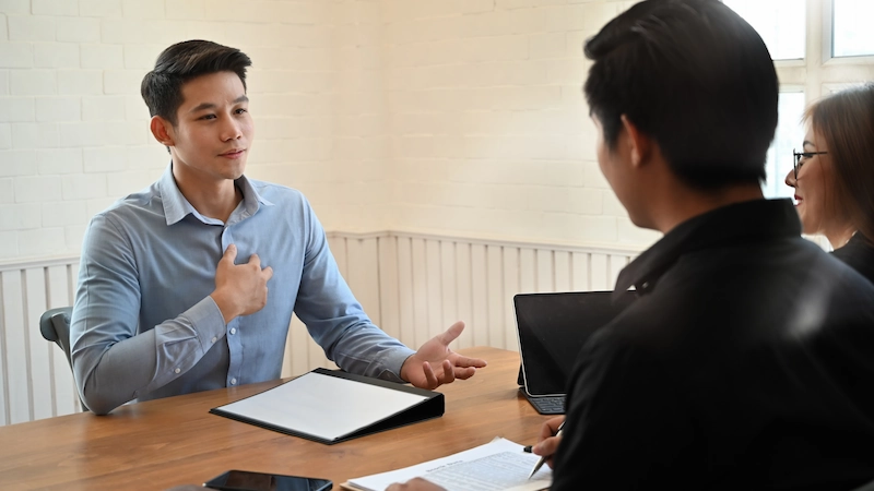 7 Inspirasi Pakaian Bebas Rapi untuk Interview Pria