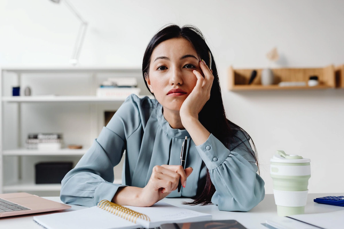 Pahami Apa Saja Penyebab Overthinking dan Dampaknya