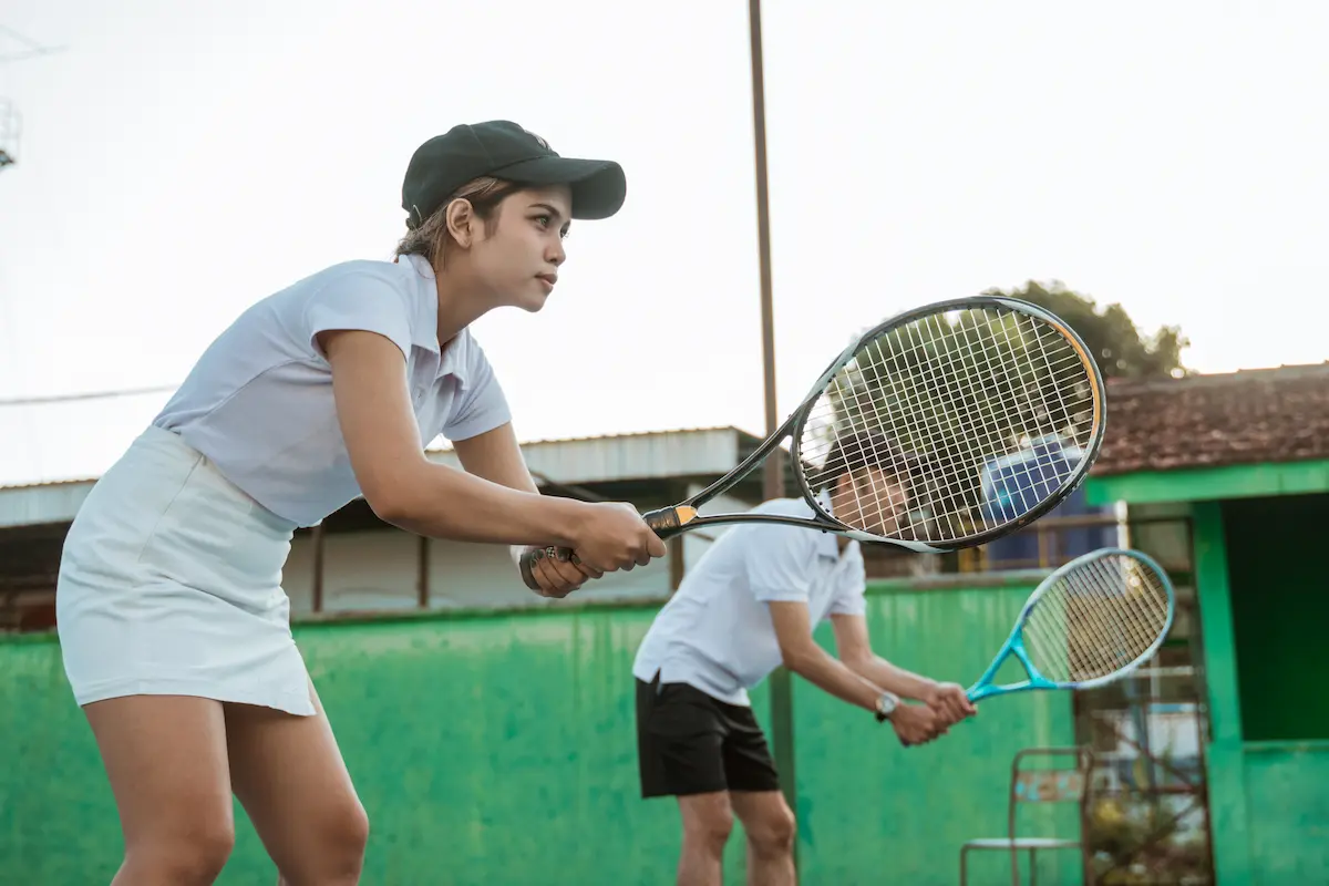 8 Perbedaan Padel dan Tenis yang Wajib Kamu Tahu