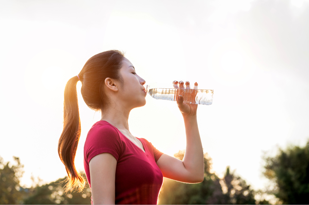 Jaga Kesehatan dengan Rutin Minum Air Mineral