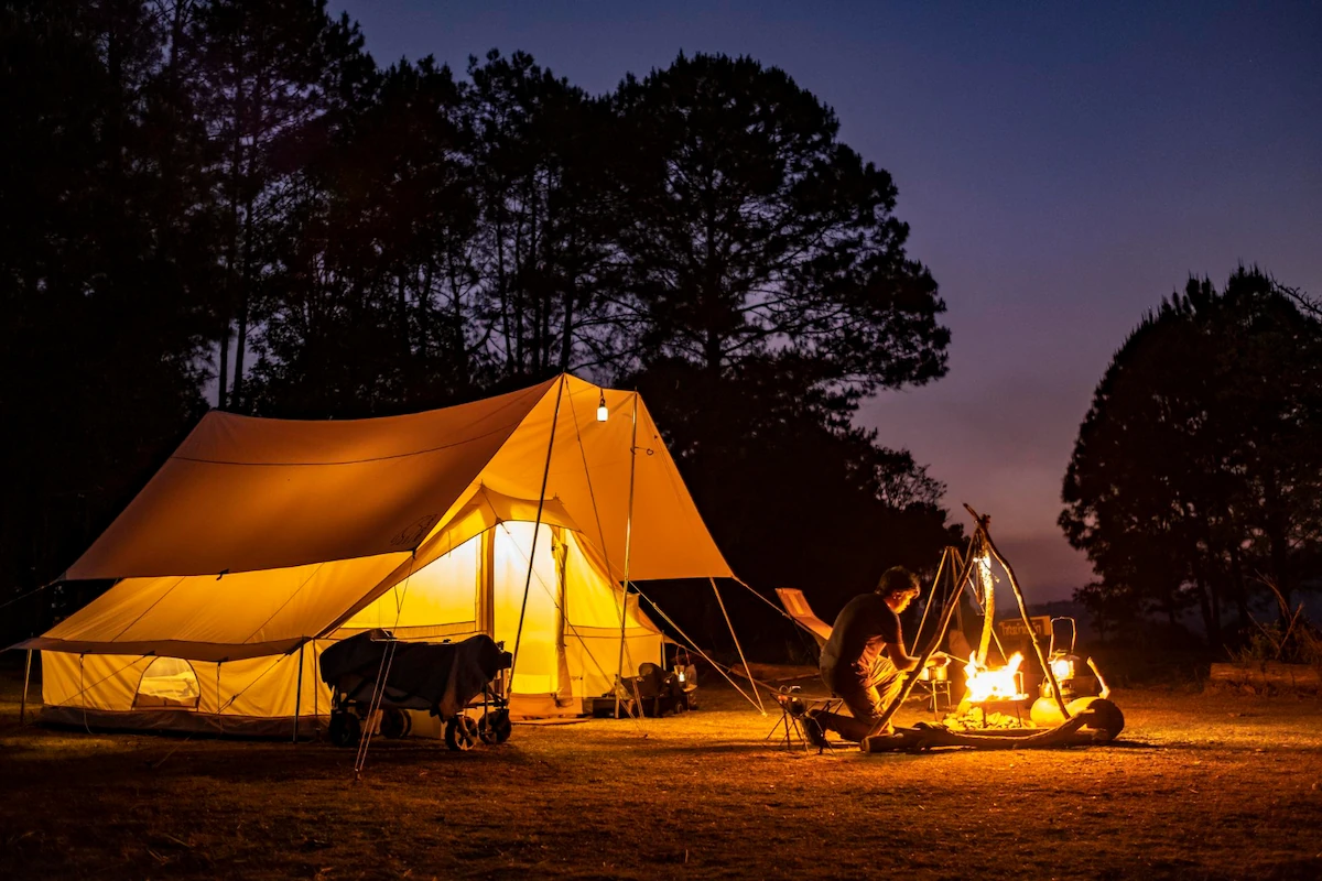 7 Tempat Camping di Bogor: Cek Fasilitas & Tarifnya!