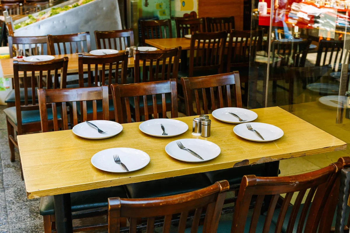 10 Rekomendasi Tempat Makan di PIK, Murah &  Menggugah Selera!