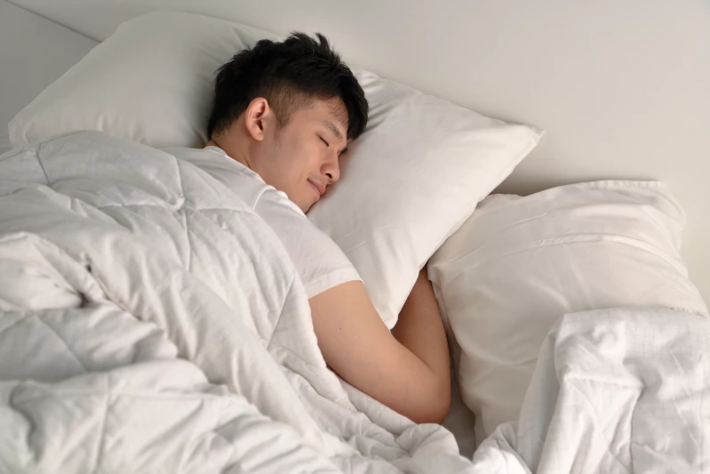 Tidur Tengkurap: Ini Manfaat & Bahayanya bagi Kesehatan