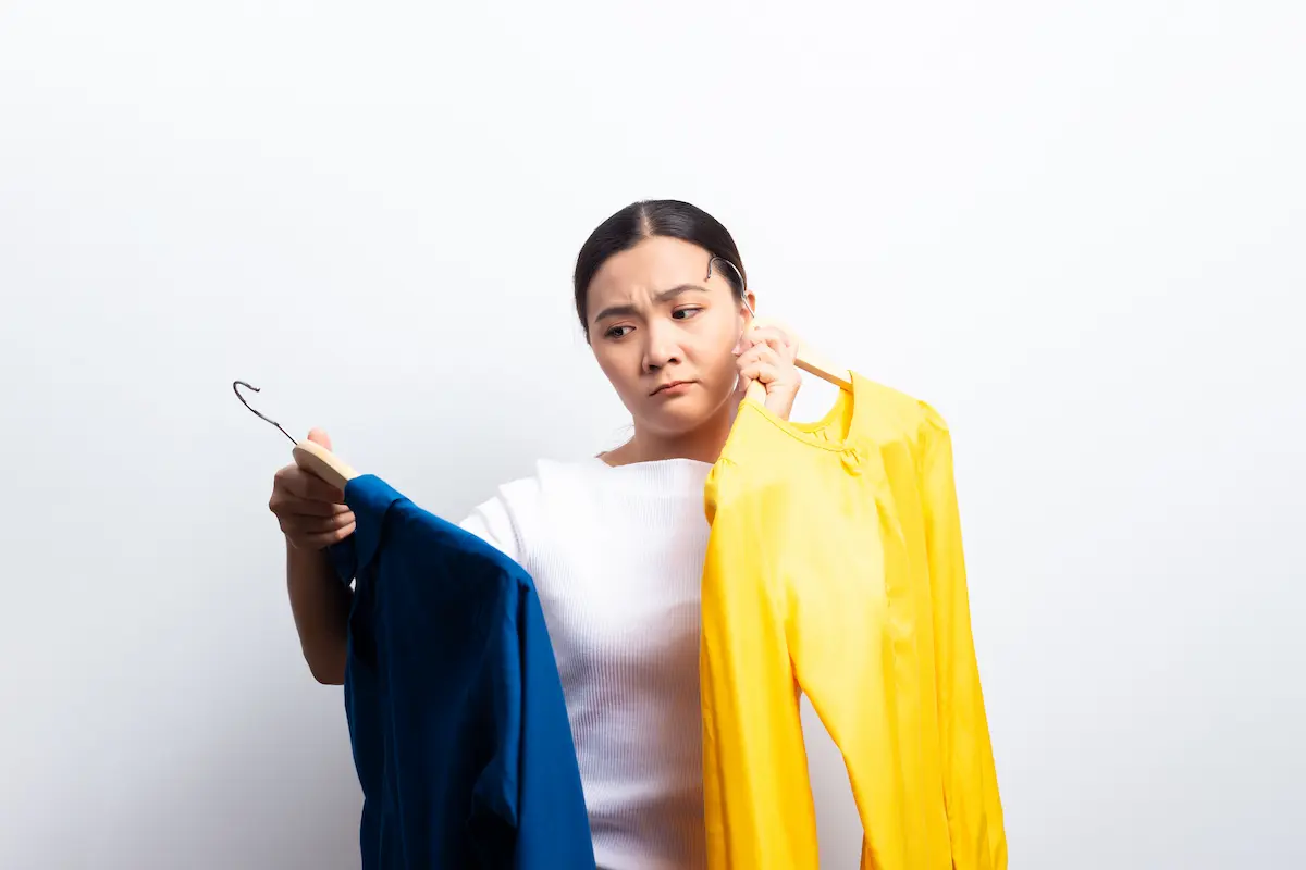 10 Tips Agar Baju Tidak Bau Apek saat Musim Hujan, Yuk Coba!