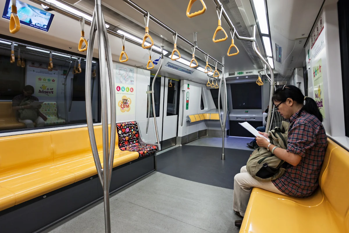 11 Tips Naik LRT agar Perjalanan Makin Nyaman dan Asyik!