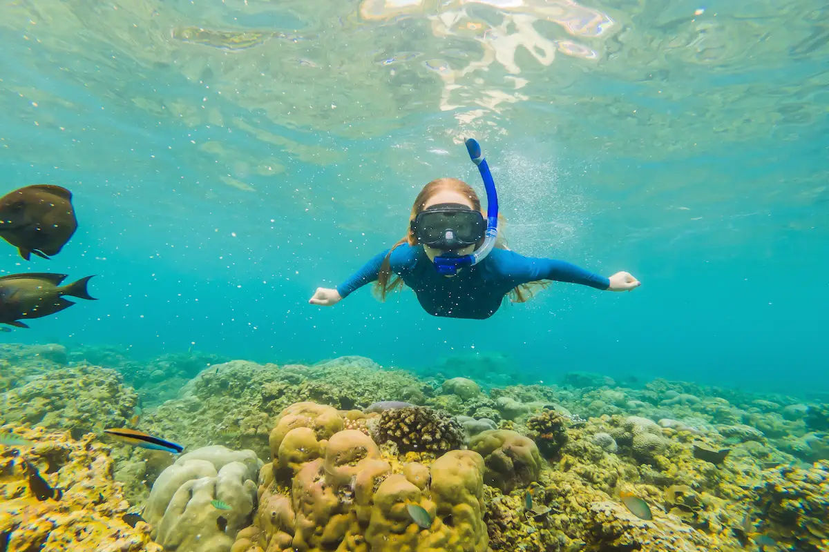 8 Tips Snorkeling Pertama Kali Biar Aman dan Menyenangkan