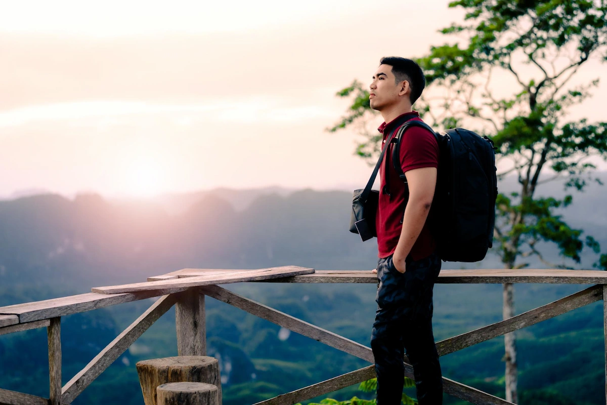 9 Tips Solo Traveling Pemula & Perlengkapannya